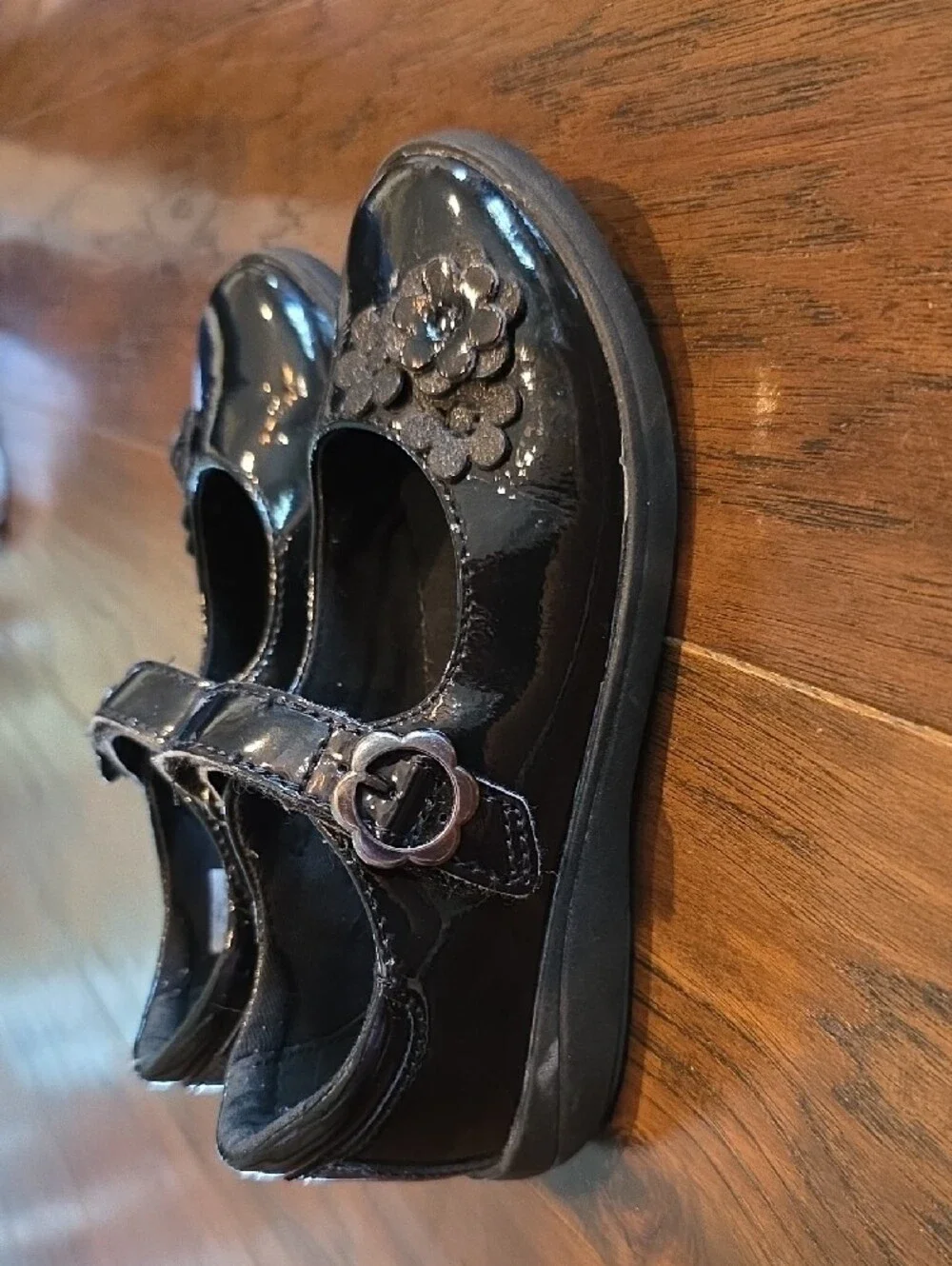 Stride Rite Size 12. Girls Black Patent Mary Jane Shoes with Flower Accent